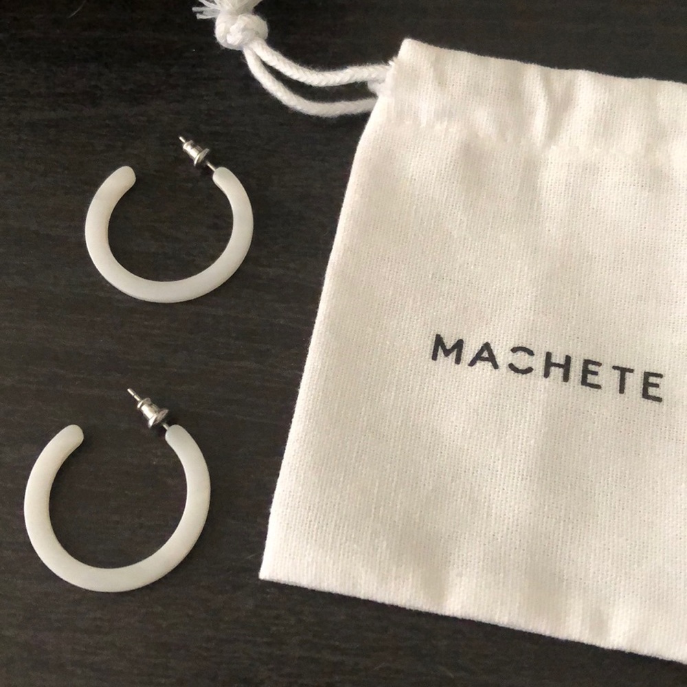 MACHETE small white acrylic hoop earrings